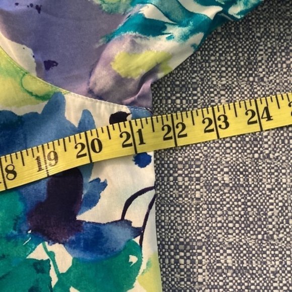 DRAPERS & Damons Womans Blouse with multi color floral leaf pattern size medium. - Picture 7 of 9